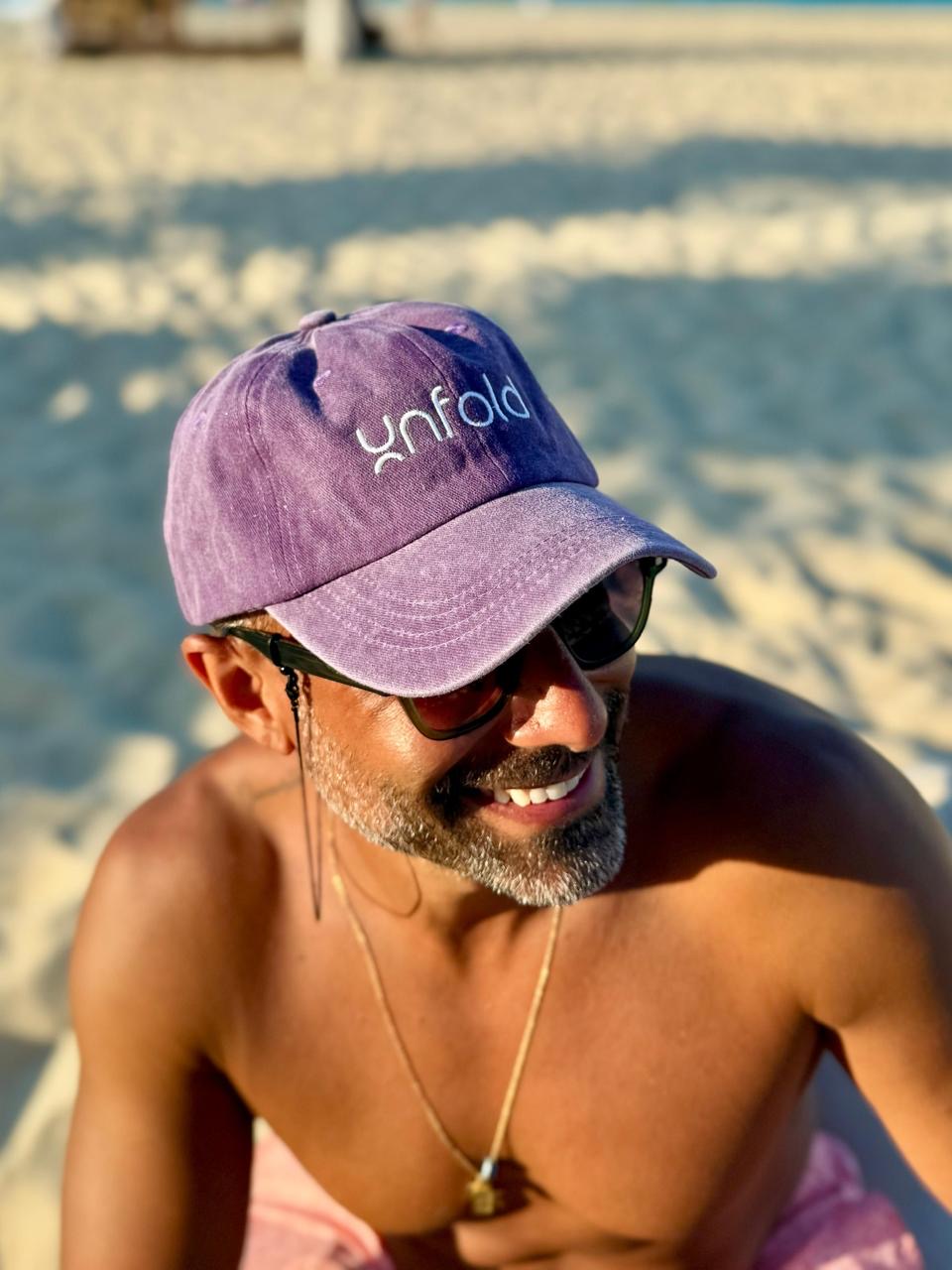 UNFOLD CAPS